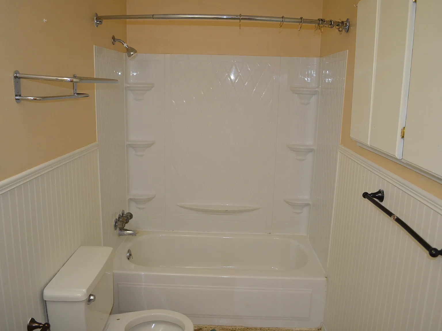 3 bed, 1900 sqft, $1,350 — Photo 4