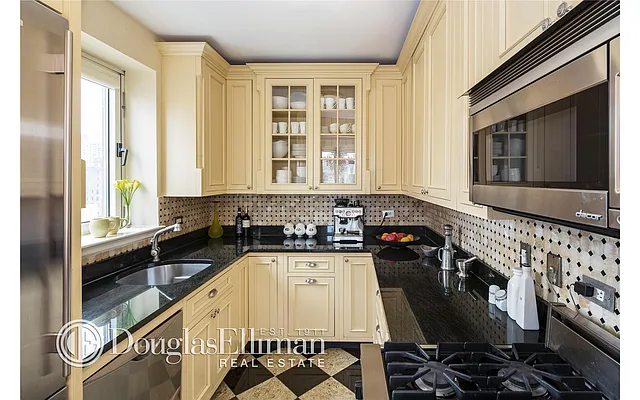 Sold by Douglas Elliman | media 6