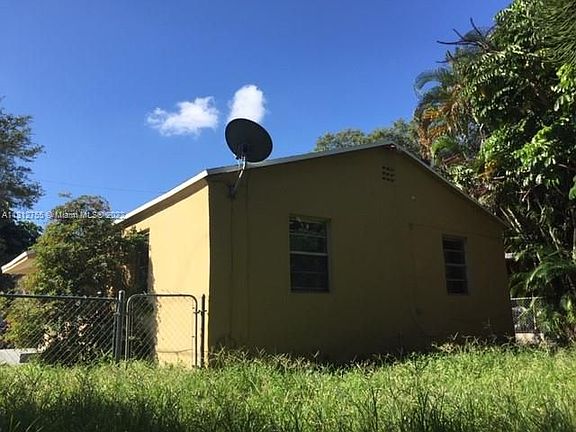 2nd image of 18200 NE 25th Pl #1