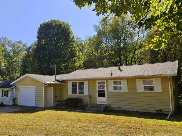 226 W Nelson St, Hastings, MI 49058