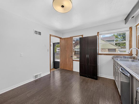 4th image of 215 N 11th STREET