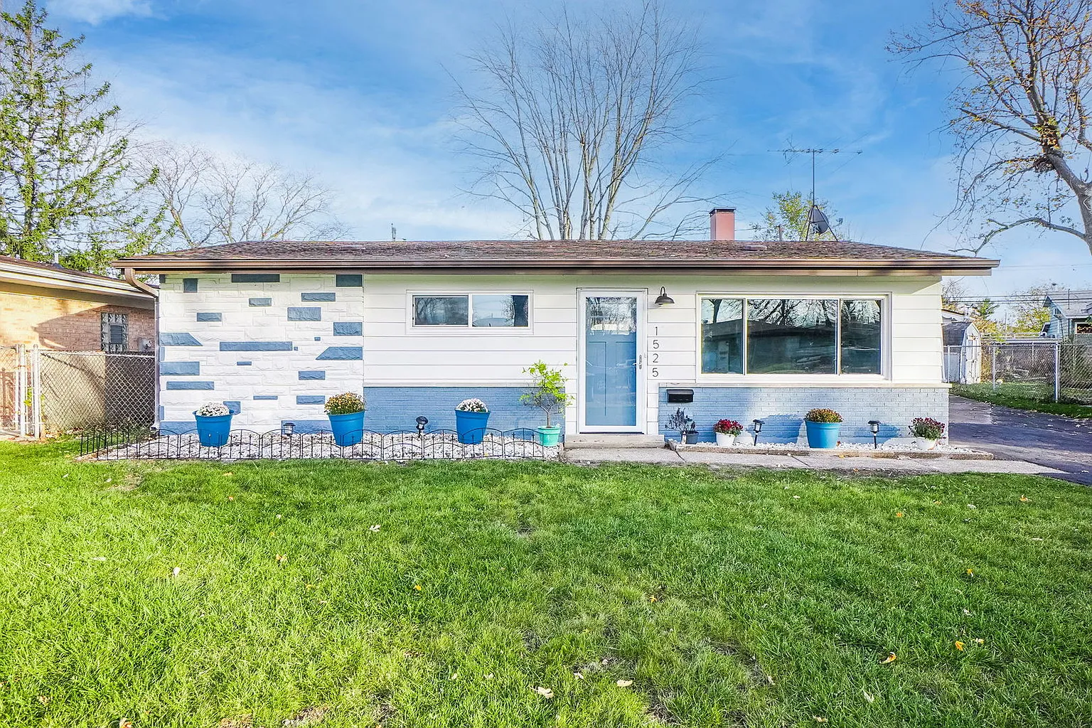1525 Stanley Blvd photo 1