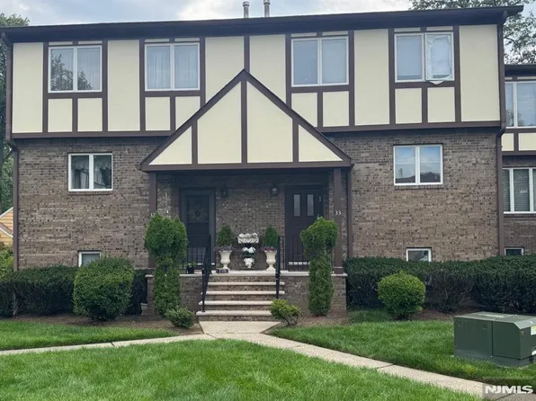 33 Canterbury Ln, New Milford, NJ 07646