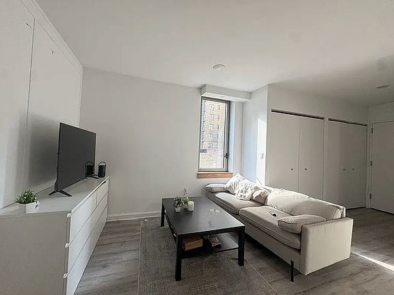 2nd image of 35 W 33rd St APT 20F