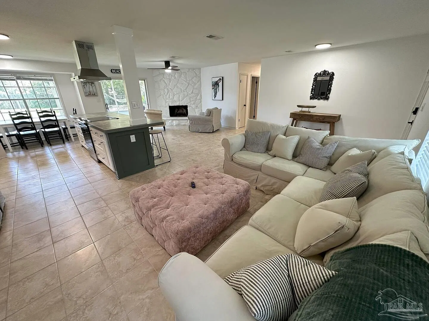 3 bed, 2.0 bath, 1502 sqft, $2,850 — Photo 2