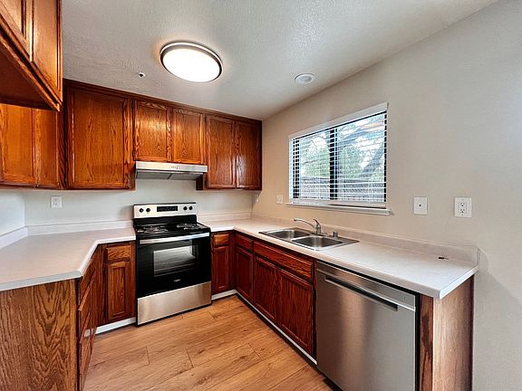 5th image of 8302 Lasalle Ave