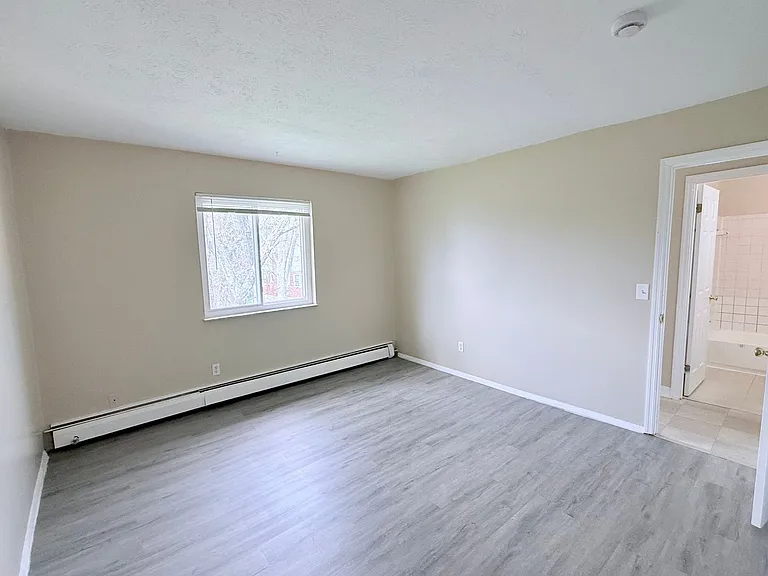 2459 Montana Ave — Photo 9