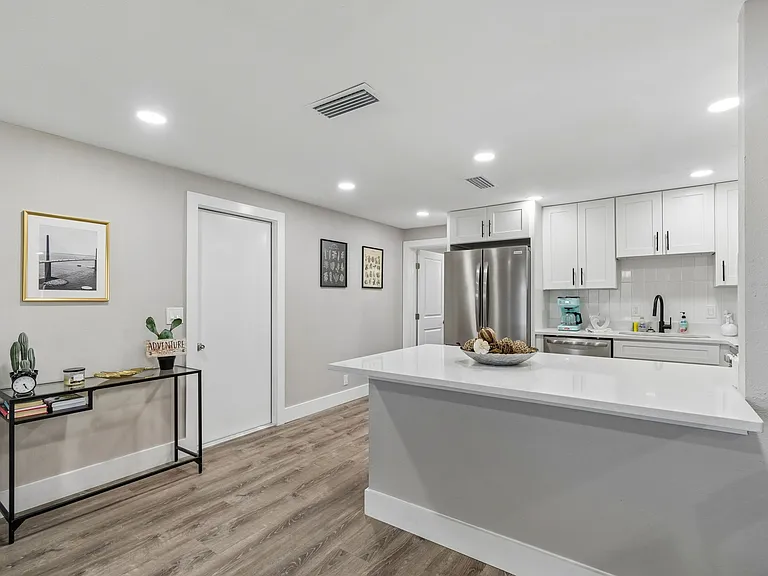 4906 W Cleveland St — Photo 11
