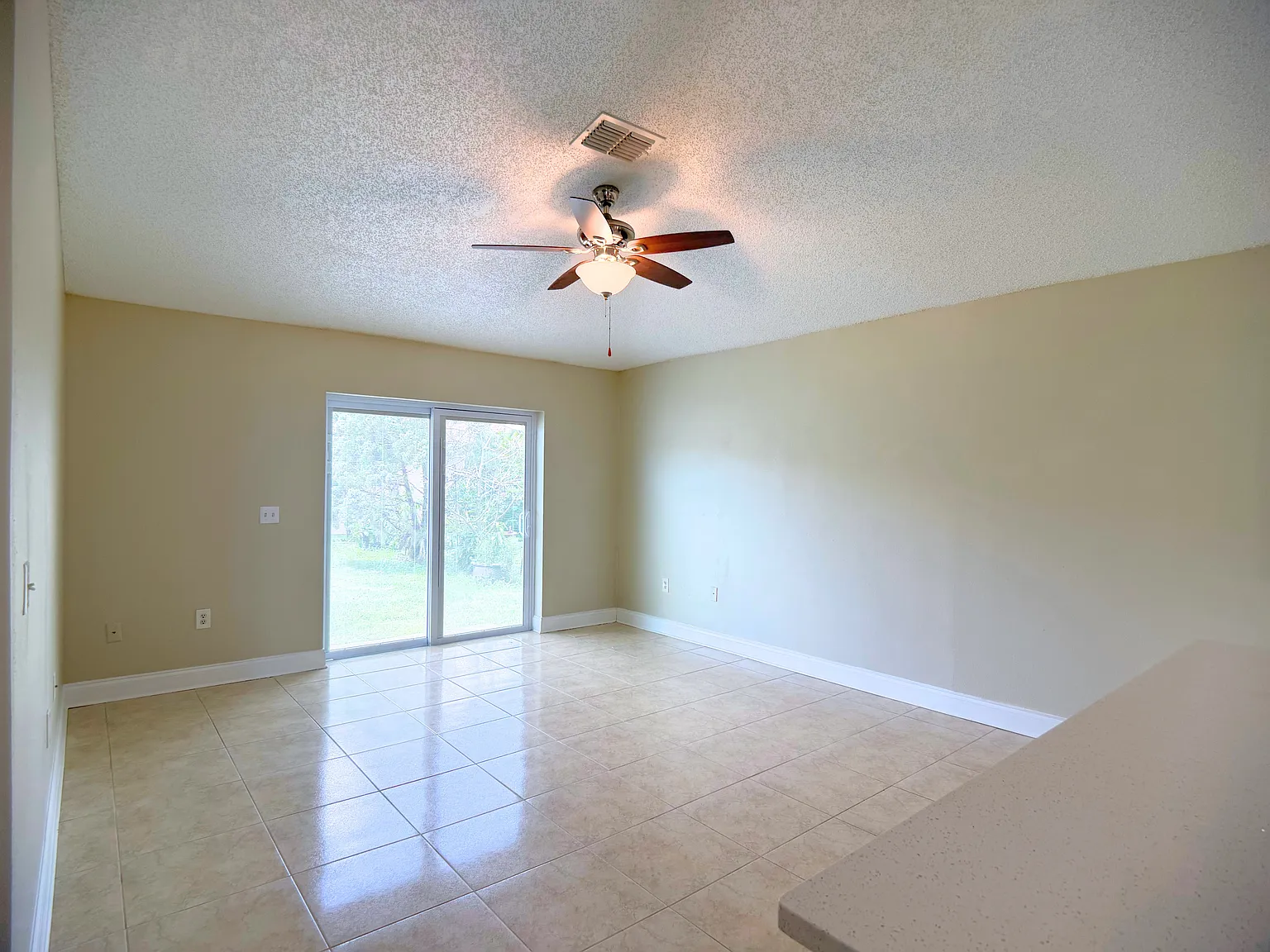 3 bed, 1617 sqft, $2,650 — Photo 3