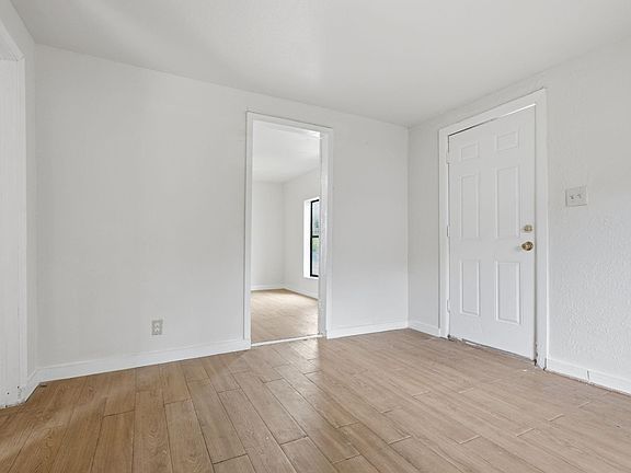 3rd image of 412 Owens St
