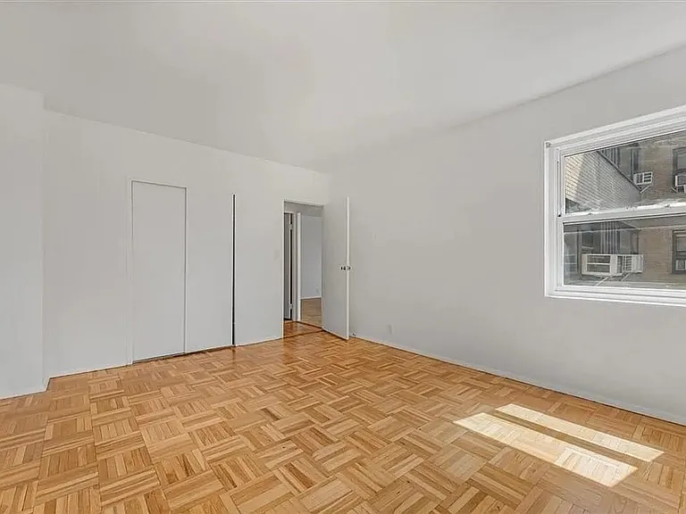 9 Fordham Hill Oval — Photo 3