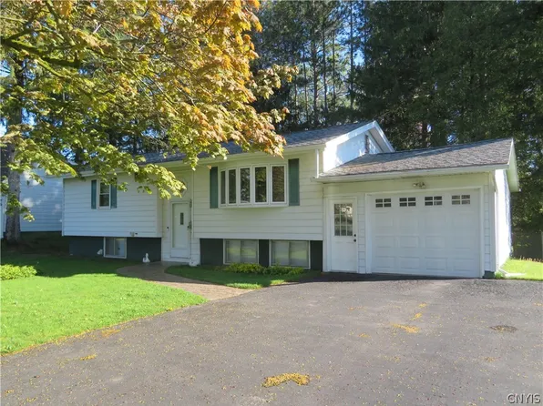 33 Perimeter Rd, Whitesboro, NY 13492