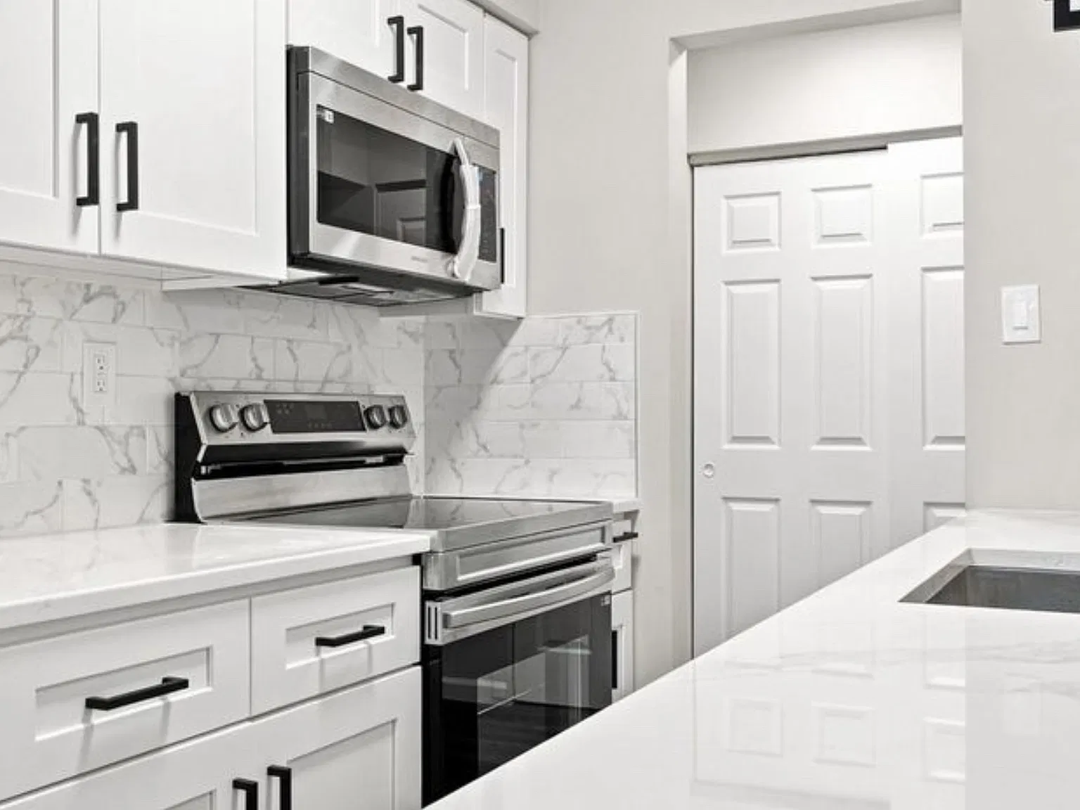 2 bed, 946 sqft, $2,150 — Photo 2