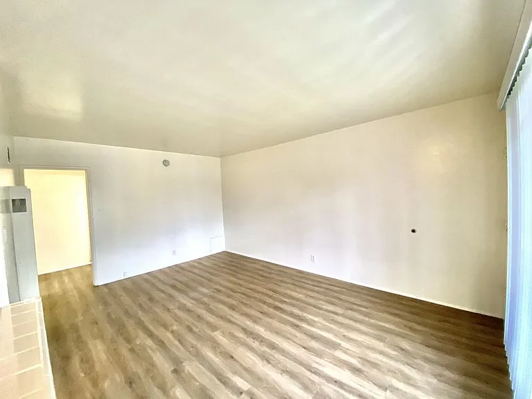 10203 England Ave #4 — Photo 5