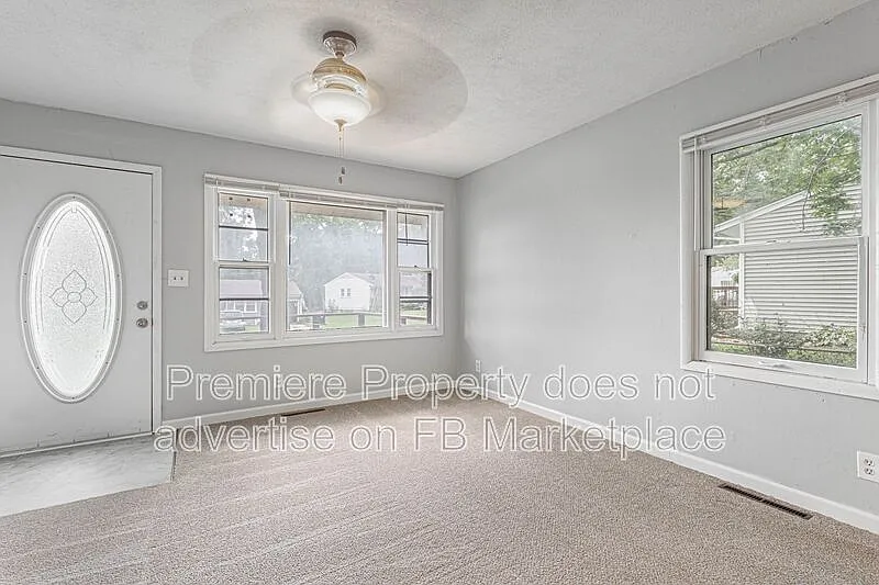 3 bed, 1.0 bath, 1056 sqft, $1,495 — Photo 3