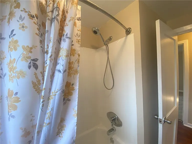 1025 Logan Rd — Photo 17