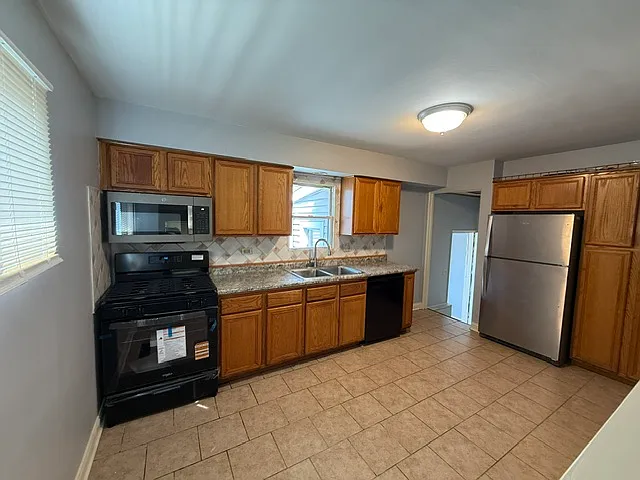 17614 Wentworth Ave — Photo 3