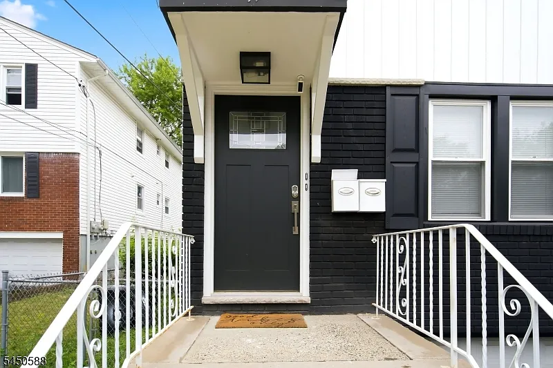 3 bed, 2.0 bath, $3,000 — Photo 2