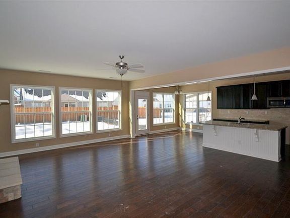 5th image of 649 Maidencane Dr