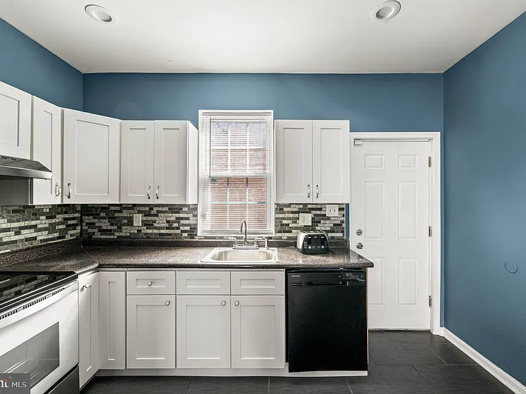 1510 W York St — Photo 10