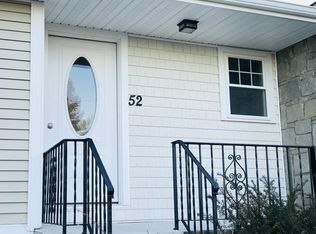 52 Queen St, Newtown, CT 06470