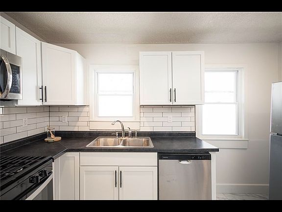 5th image of 901 N Forest Ave