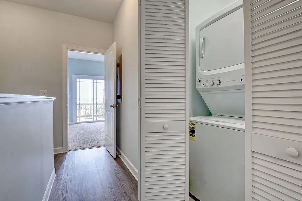208 Dolphin St — Photo 4