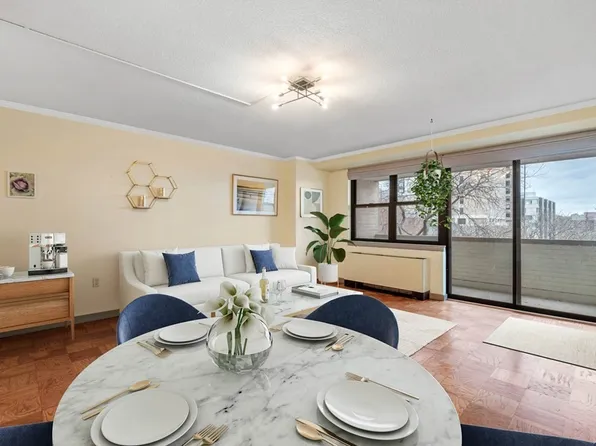 2 Hawthorne Pl APT 6O, Boston, MA 02114