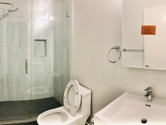 4th image of 811 Oak St #1