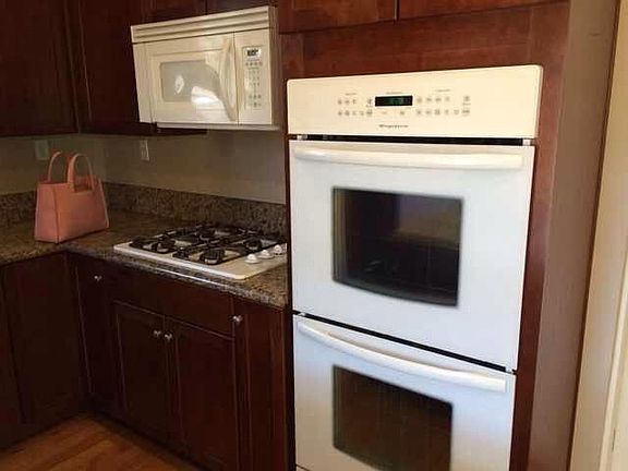 4th image of 366 E Pasadena St