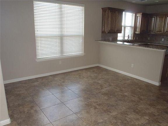 5th image of 1444 Lauren Ln