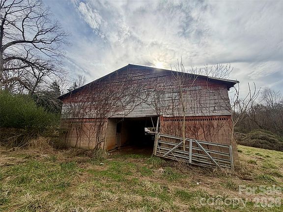 4th image of 900 Rock Rd