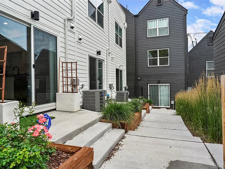 1082 King St — Photo 20