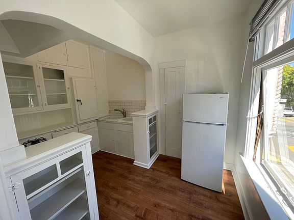 4th image of 306 Fair Oaks St APT 2