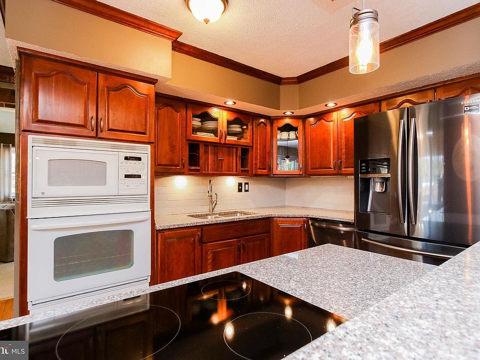 1st image of 6914 Pine Hill Ct