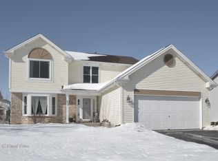 505 Old Country Way, Wauconda, IL 60084