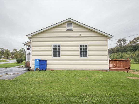 3rd image of 2310 Glade Dr SE