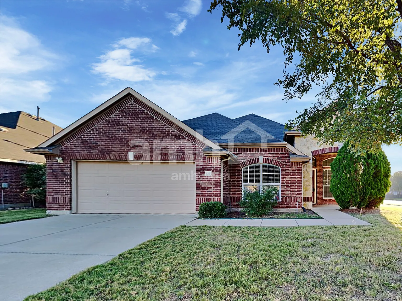 4 bed, 2.0 bath, 2307 sqft, $2,785 — Photo 1