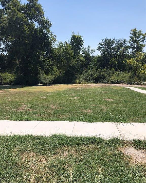 2nd image of 3700 McLarty Ln