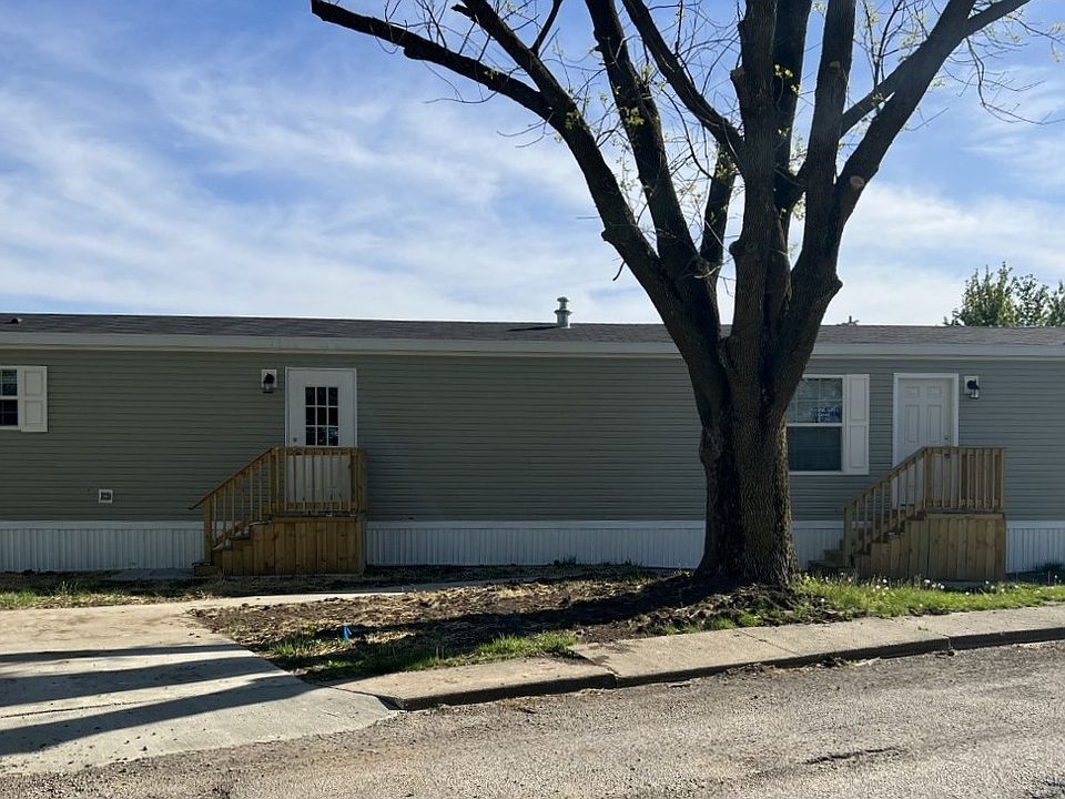 1st image of 544 W Elm St #203