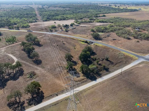 2991 County Road 442, Stockdale, TX 78160
