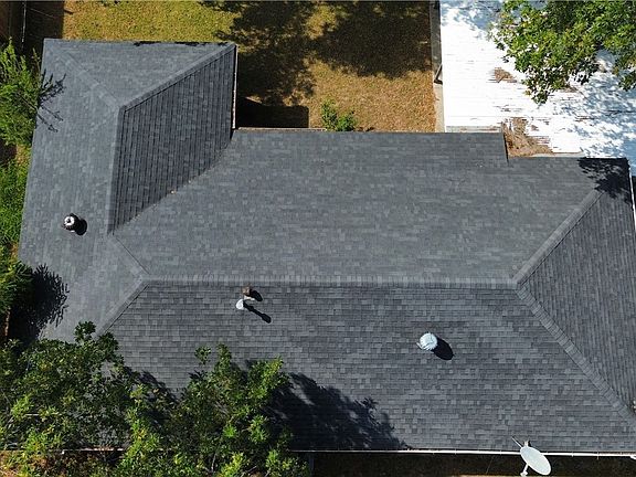 5th image of 106 Crockett St