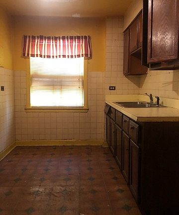 4th image of 10019 S Paxton Ave
