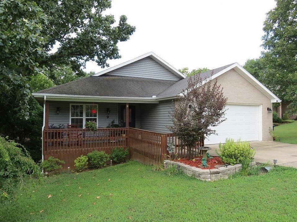 1st image of 9 Hoyer Ln