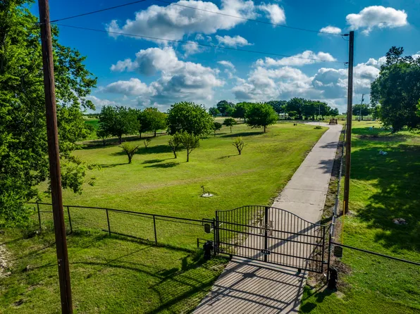 945 Lone Elm Rd, Waxahachie, TX 75167