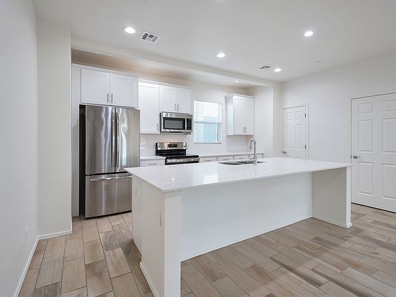 5th image of 3424 N Longview Ave #4