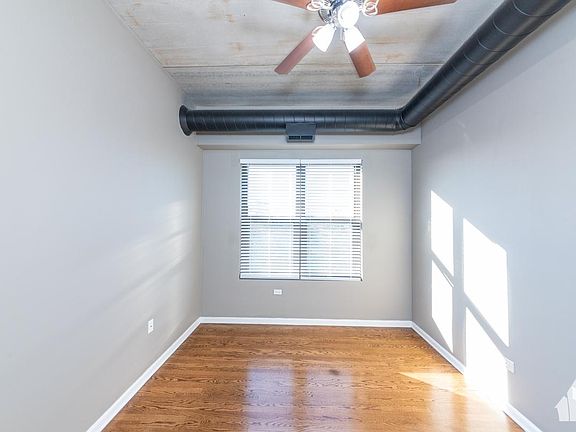3rd image of 1737 W Diversey Pkwy #412