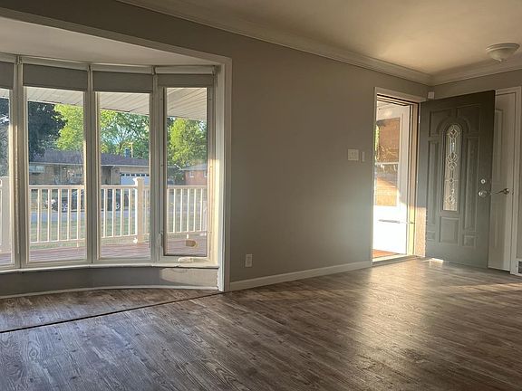 4th image of 23715 Hazen St
