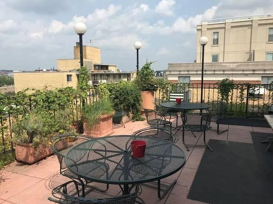 Rooftop barbecue and lounge area - 1420 N St NW #1003