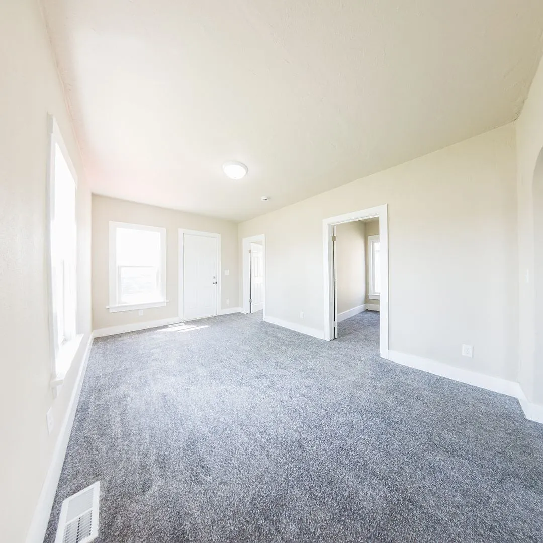 2 Bedroom 1 Bathroom House — Photo 4